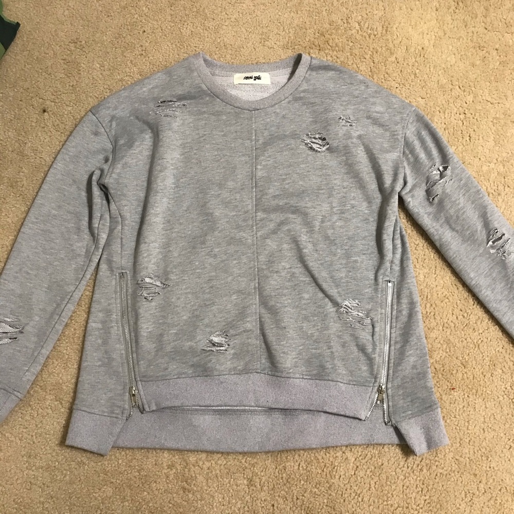 Distressed crewneck with zipper details oversized
